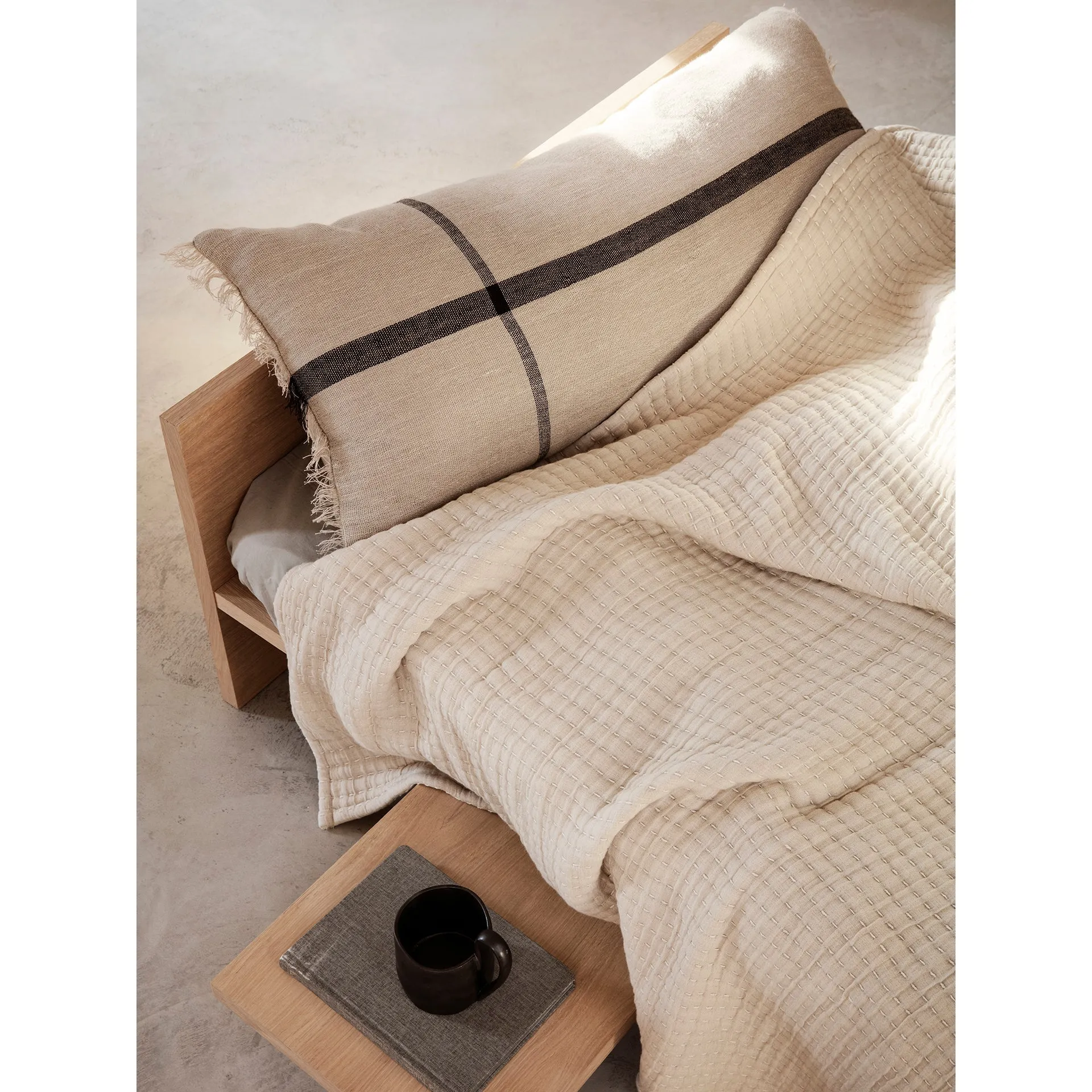 ferm LIVING Calm Cushion Long - Camel / Black